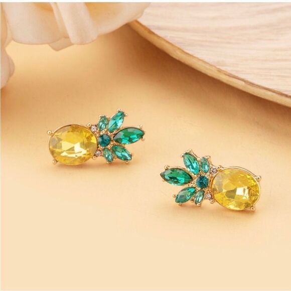 🍍 Betsey Johnson sparkling pineapple studs 🍍 - Picture 5 of 7